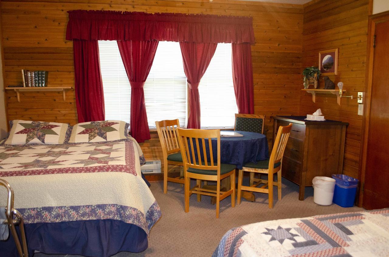 Crandell Mountain Lodge Waterton Park Eksteriør billede