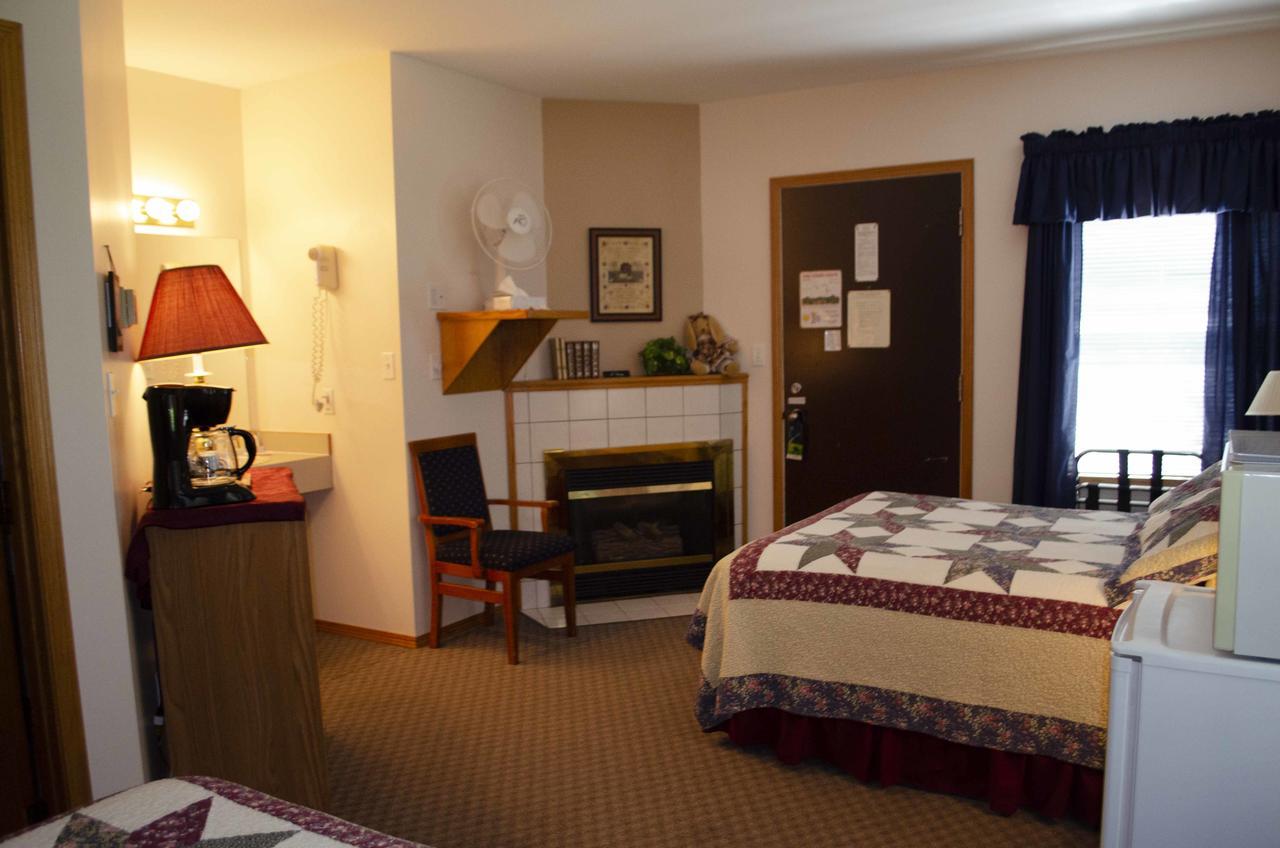 Crandell Mountain Lodge Waterton Park Eksteriør billede