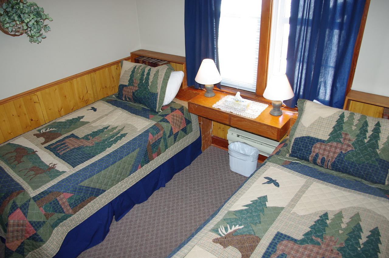 Crandell Mountain Lodge Waterton Park Eksteriør billede