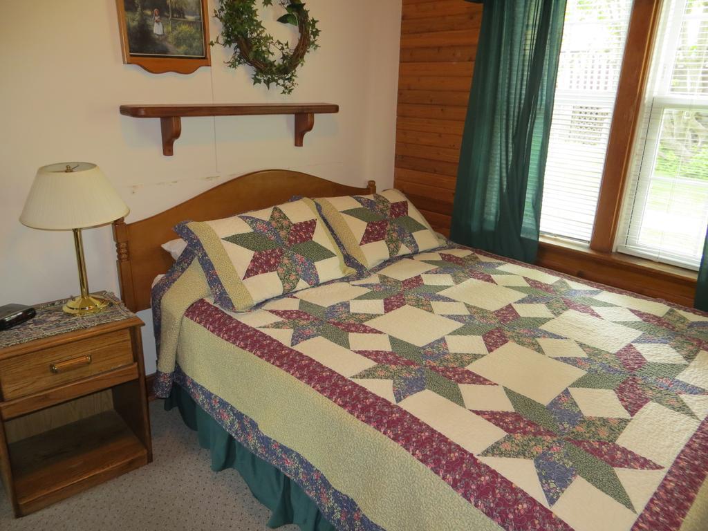Crandell Mountain Lodge Waterton Park Eksteriør billede